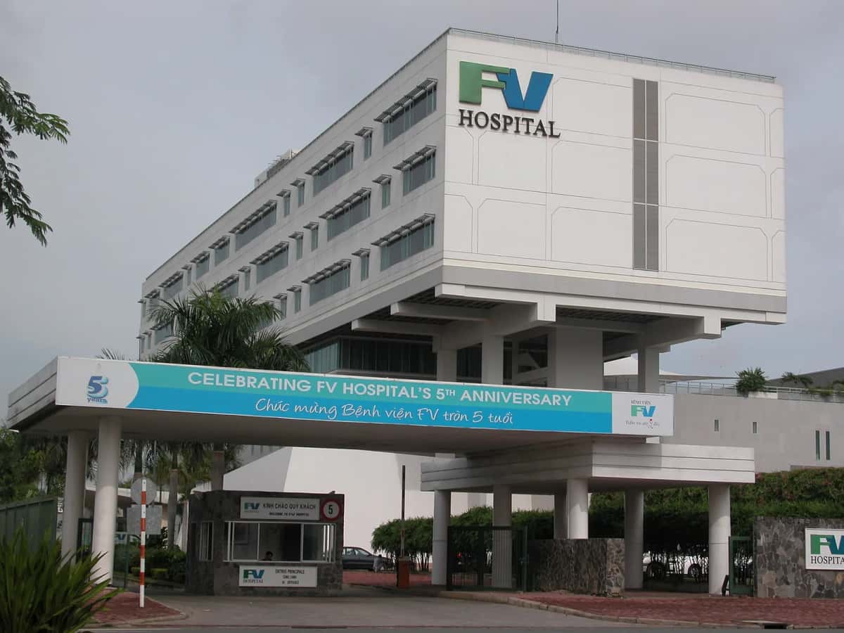 Façade de l'hôpital FV dans le quartier de Phu My Hung, à Hô-Chi-Minh-Ville