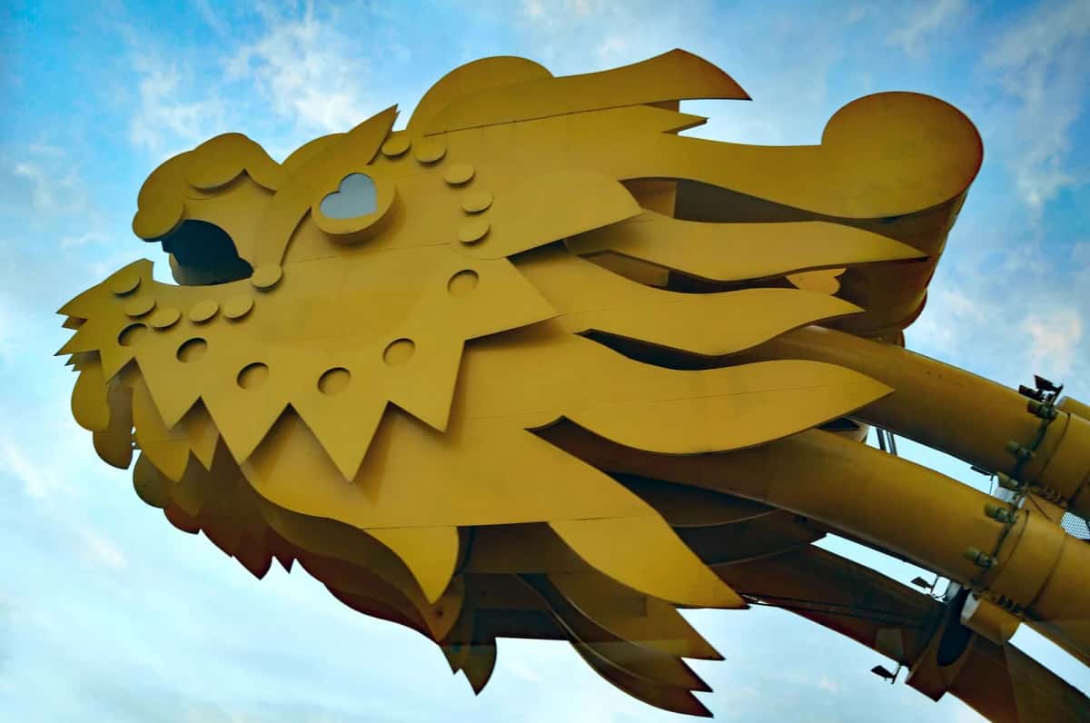 Tête dorée du dragon du pont du Dragon (Cầu Rồng), Da Nang