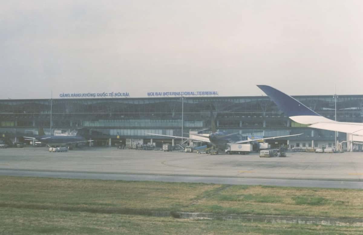 Terminal international de l'aéroport de Nội Bài à Hanoï, vu depuis le tarmac