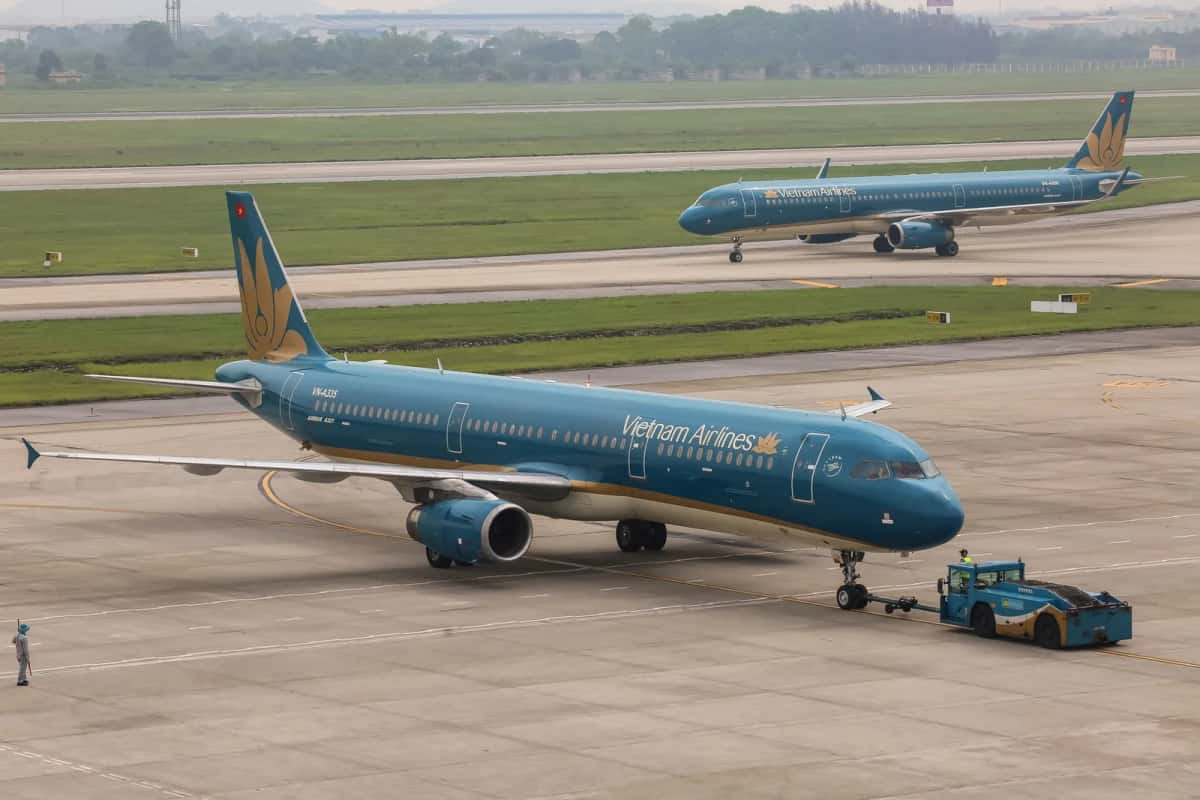 Avions de la compagnie Vietnam Airlines alignés sur une piste