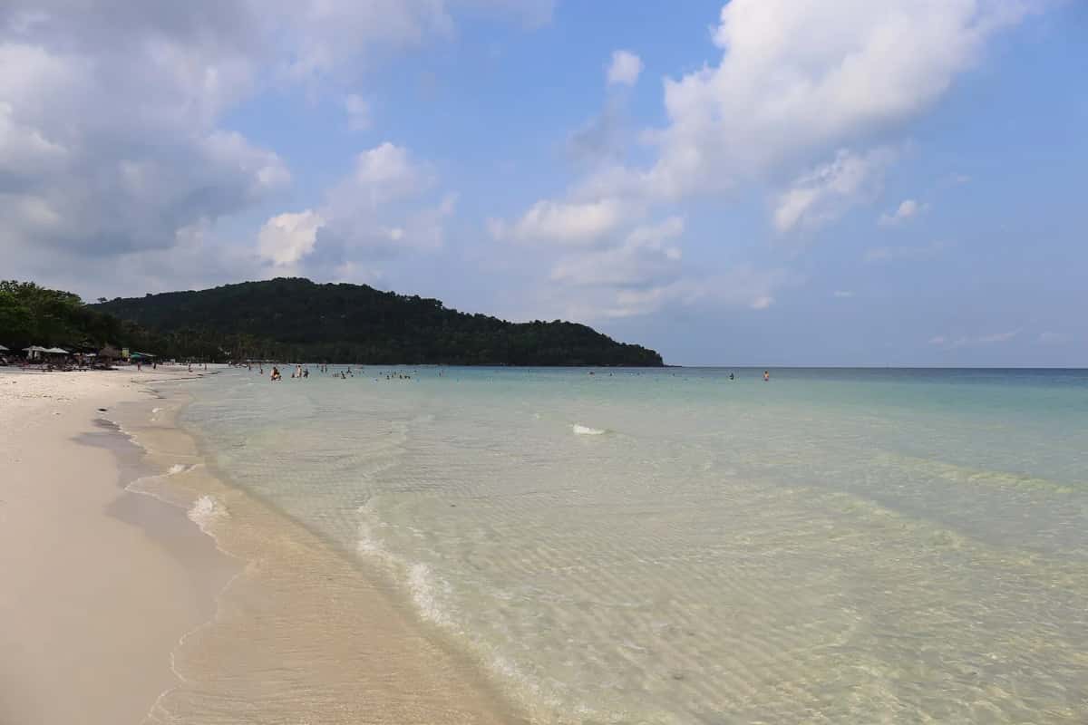 Sable blanc et eau transparente sur la plage de Bãi Sao, au sud-est de Phú Quốc